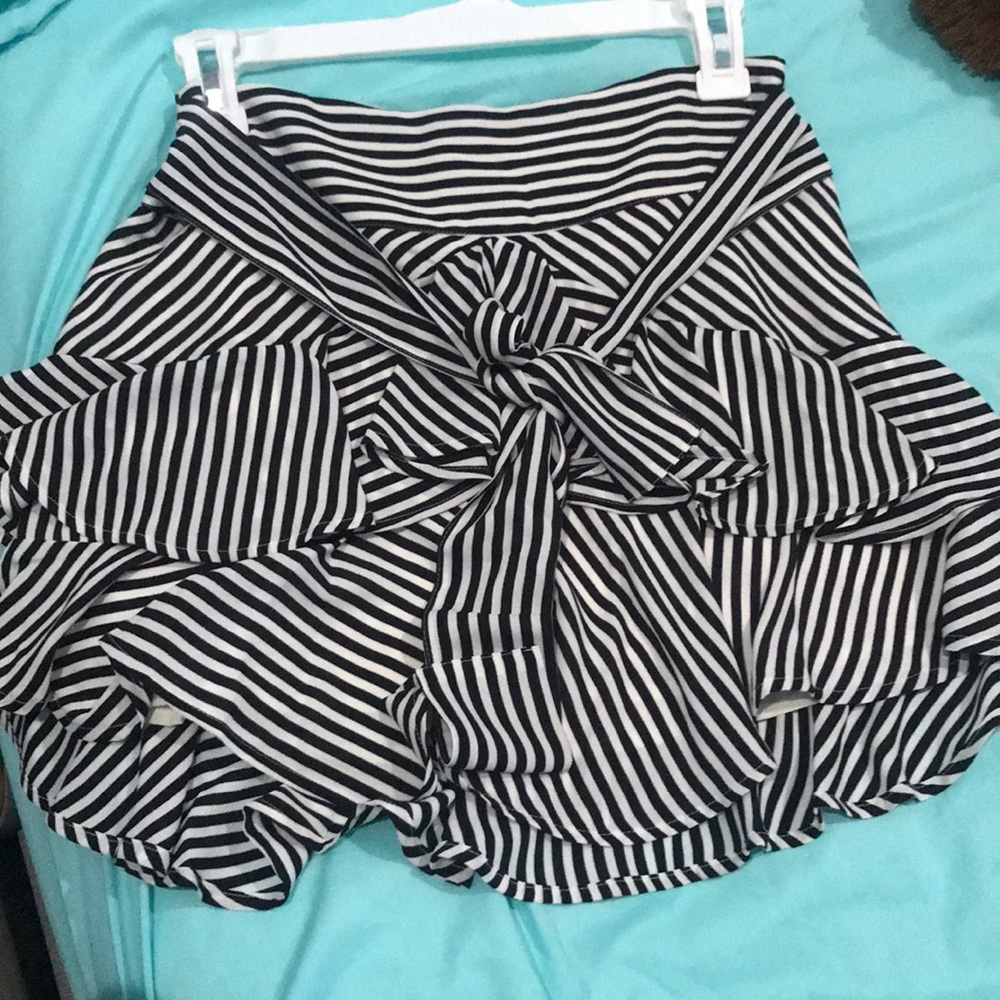 Size 2 NWT Express Skirt